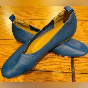 Everlane The Day Glove, blue flat, buttery soft leather, will mold to foot